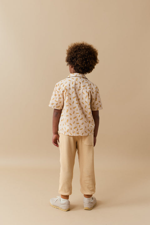 EMMETT SHIRT IN ALL-OVER PEANUT PRINT